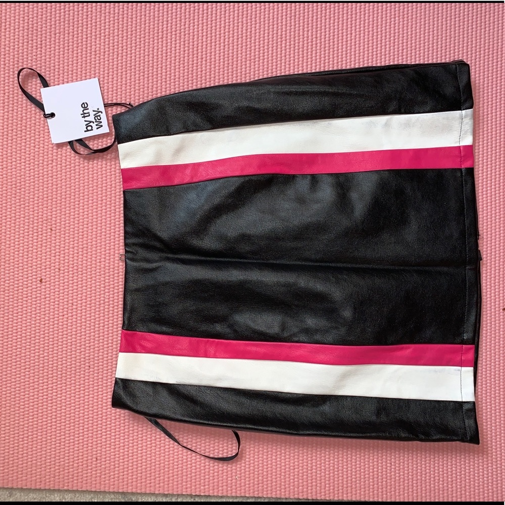 BY THE WAY MINI FAUX LEATHER SKIRT